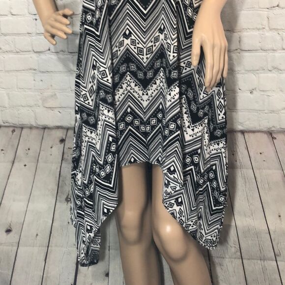New Look Geometric Print Dress Asymmetrica… - Picture 4 of 10